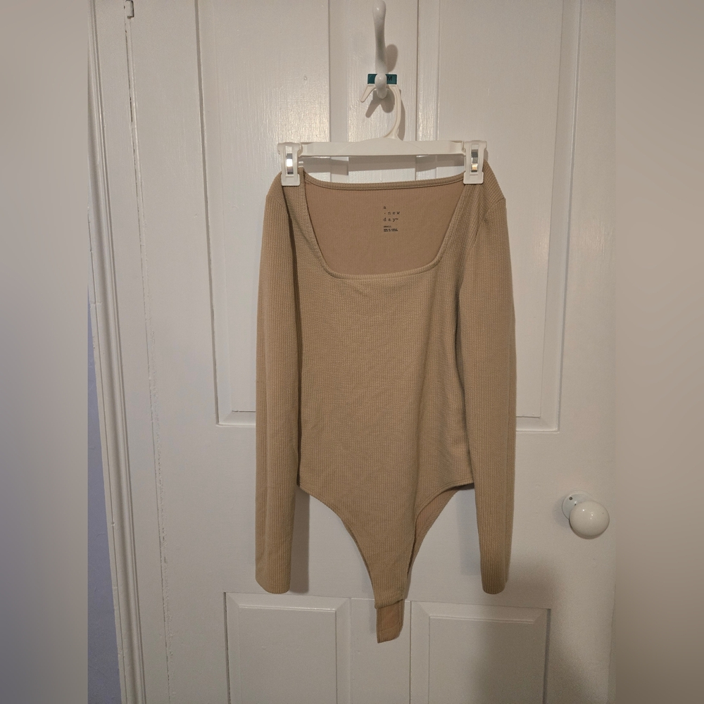 NWOT Ribbed Bodysuit in Beige🤎